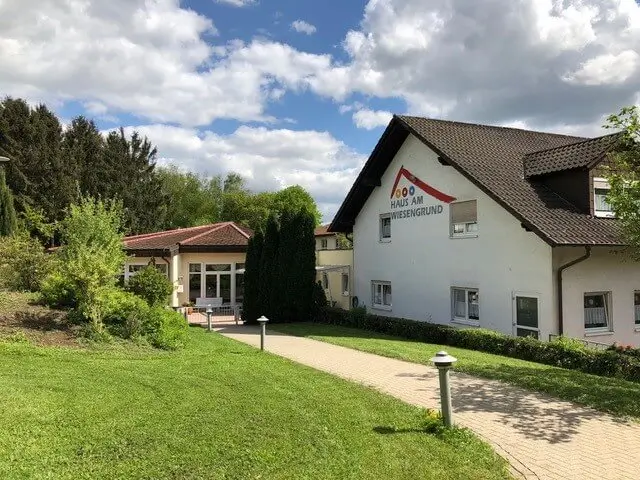 Haus am Wiesengrund Seniorenheim Kraichtal Außenansicht des Gebäudes